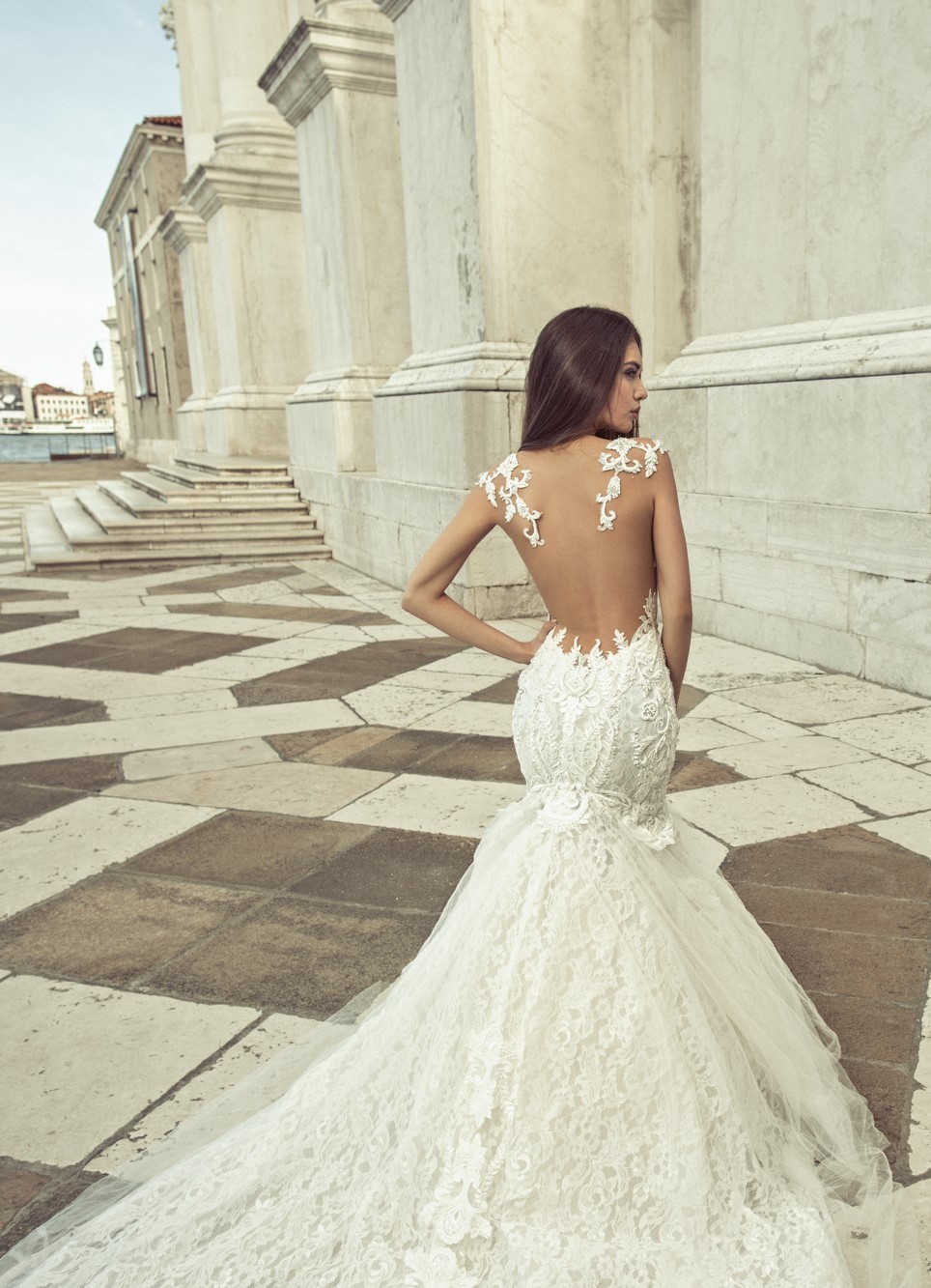 Vestidos de novia JK1813 de Julia Kontogruni