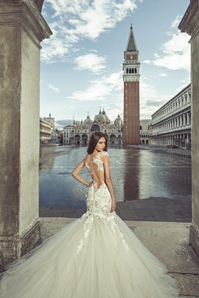 Vestidos de novia JK1816 de Julia Kontogruni