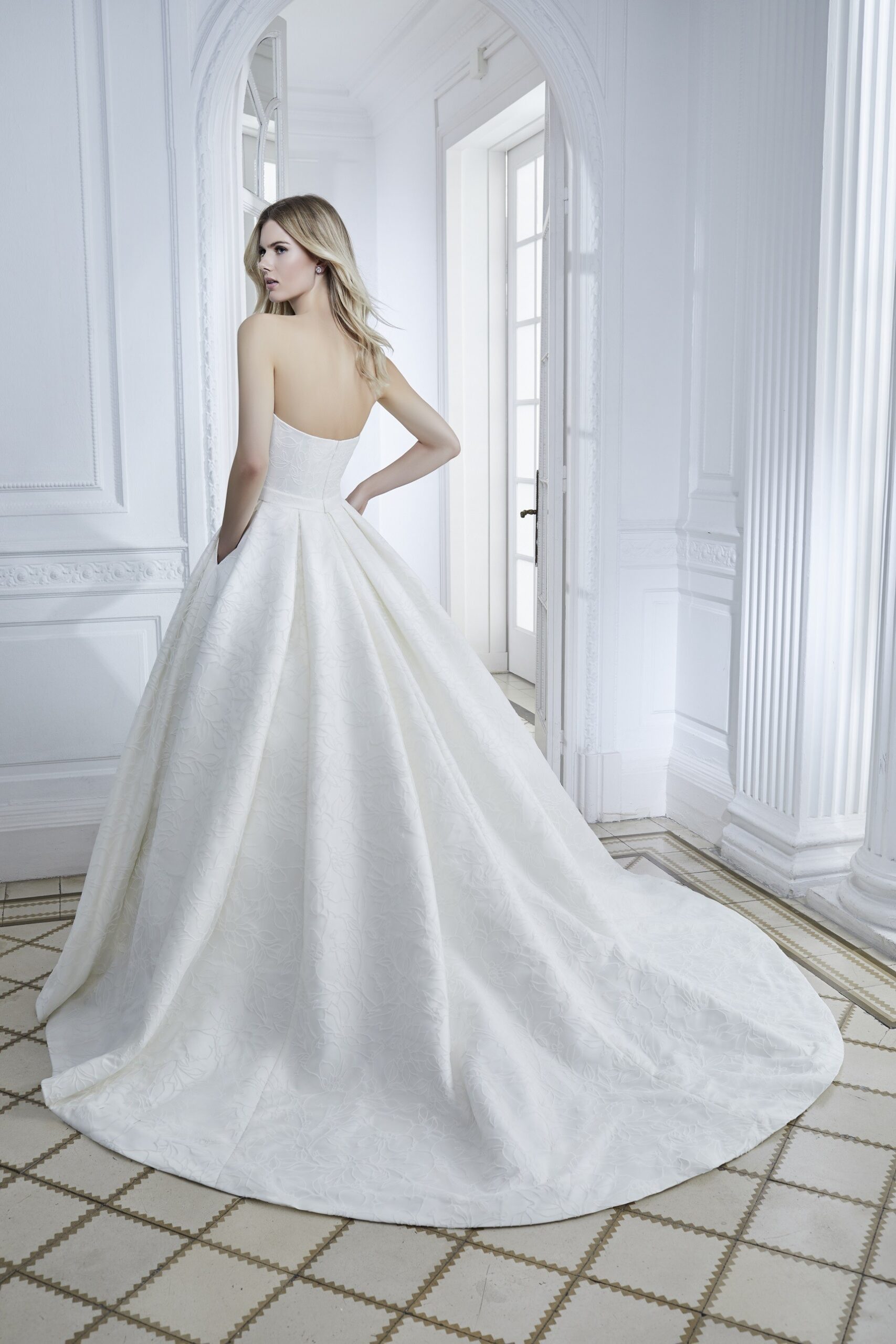 Vestidos de novia 202-15 - The Sposa Group