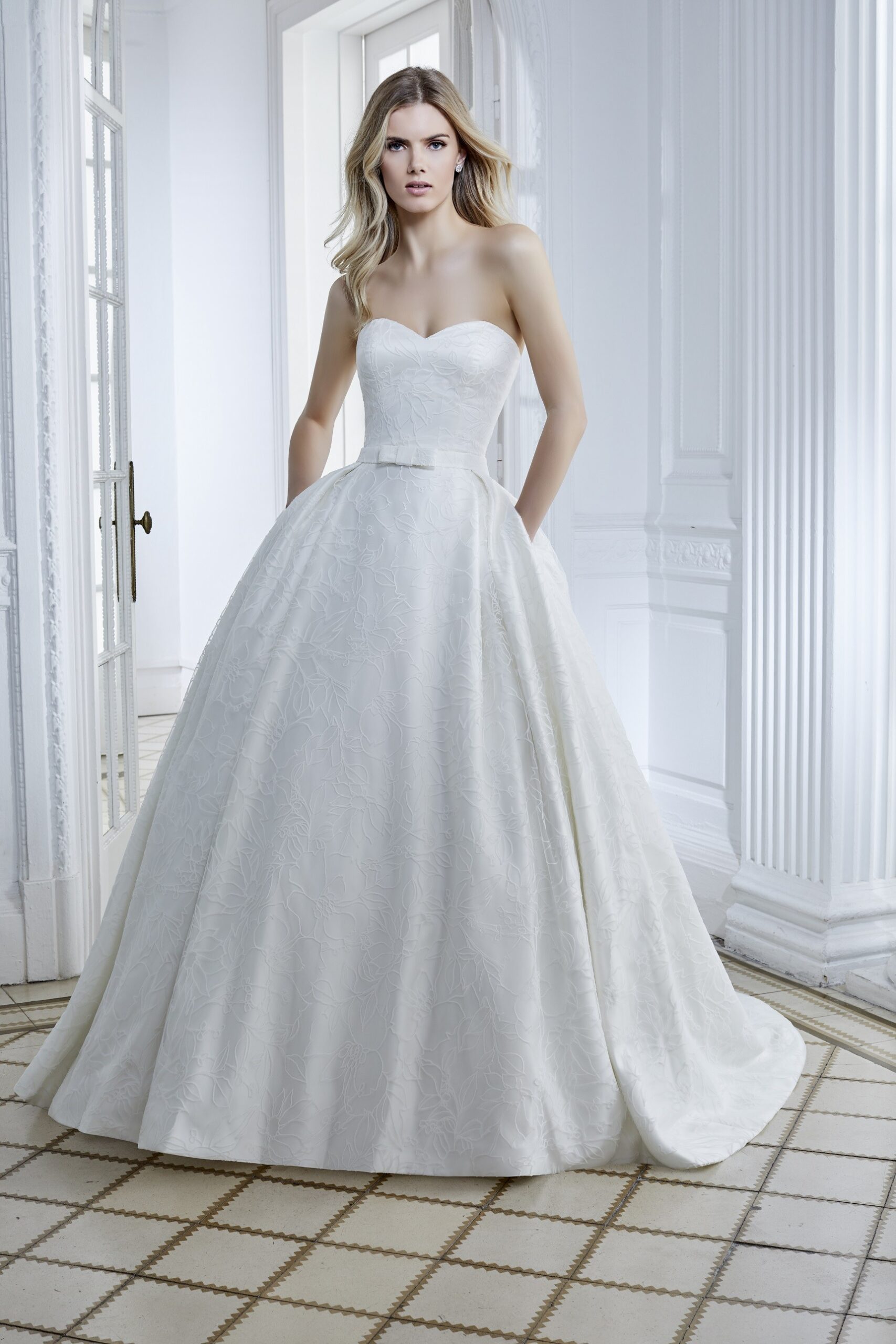 Vestidos de novia 202-15 - The Sposa Group