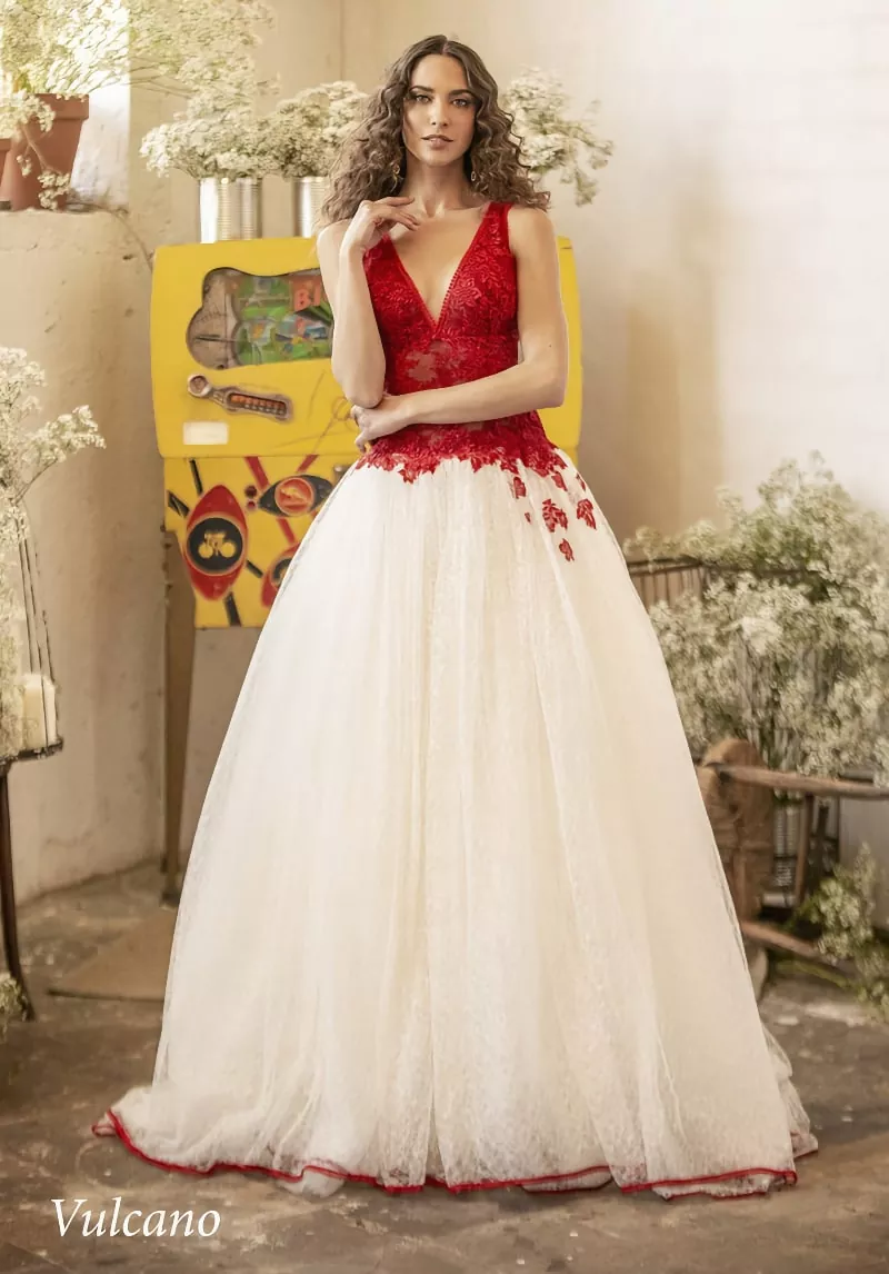 3-vestidos-de-novia-VULCANO-Jordi-Dalmau