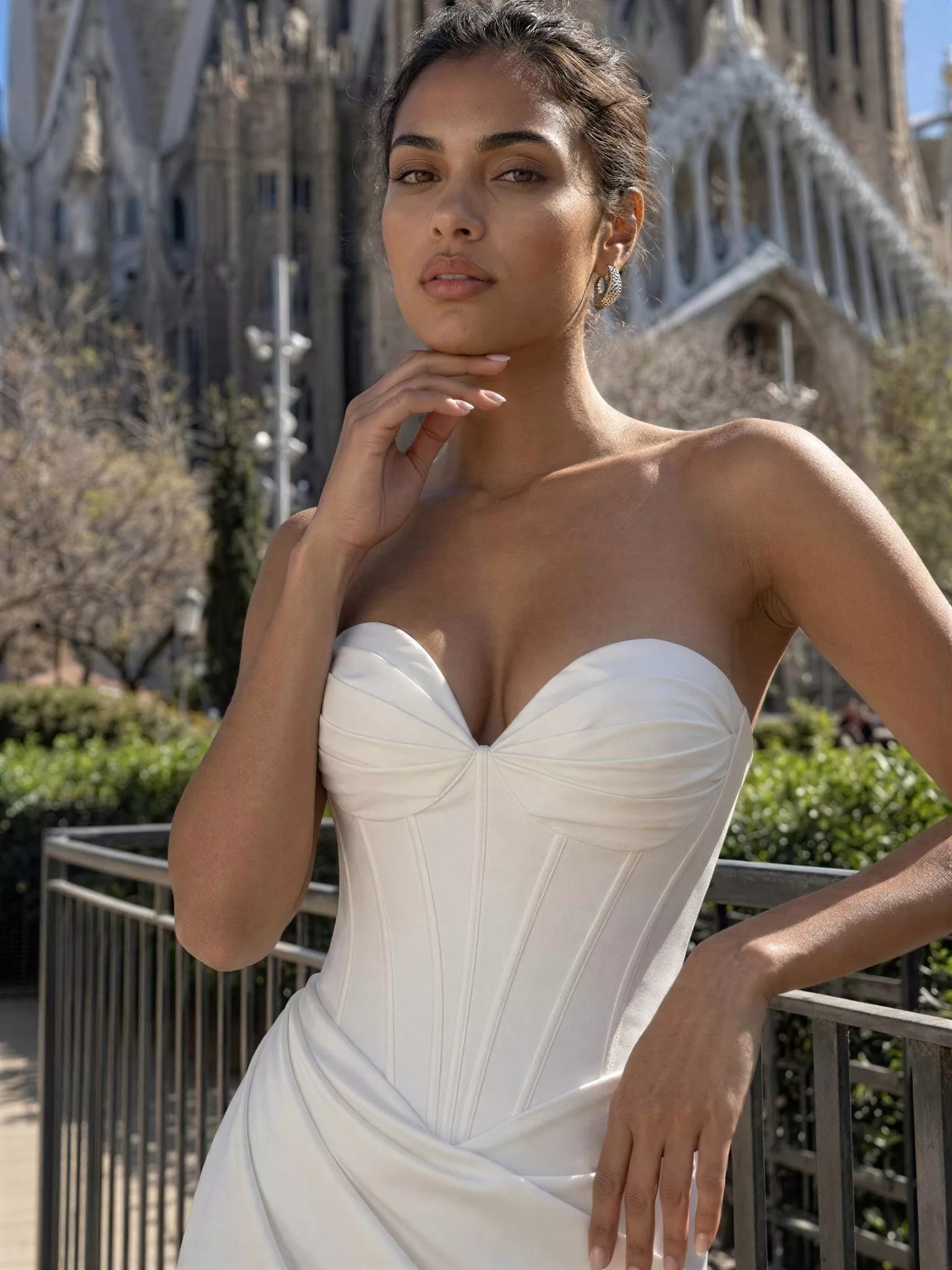 vestido-novia-altea-sedkastudio-crepé-escotecorazón-espaldarecta-detalle-sedkanovias
