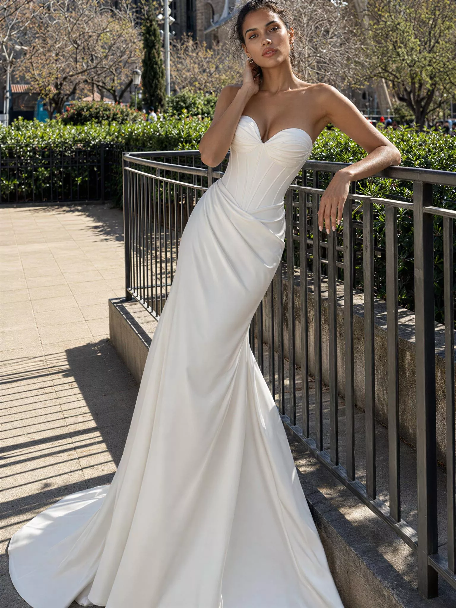 vestido-novia-altea-sedkastudio-crepé-escotecorazón-espaldarecta-frente-sedkanovias
