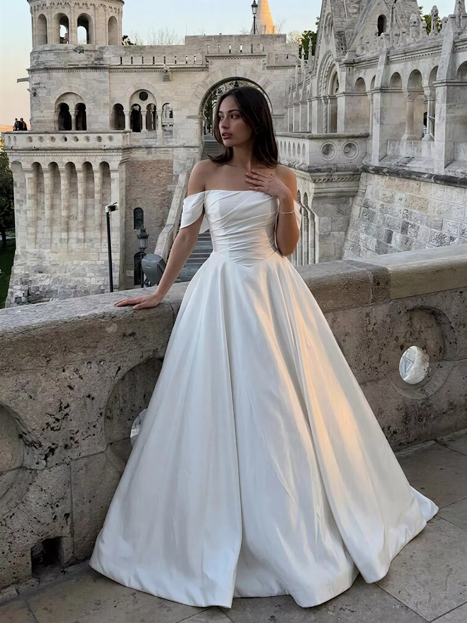 vestido-novia-arlanza-sedkastudio-crepé-escotepalabradehonor-espaldarecta-frente-sedkanovias
