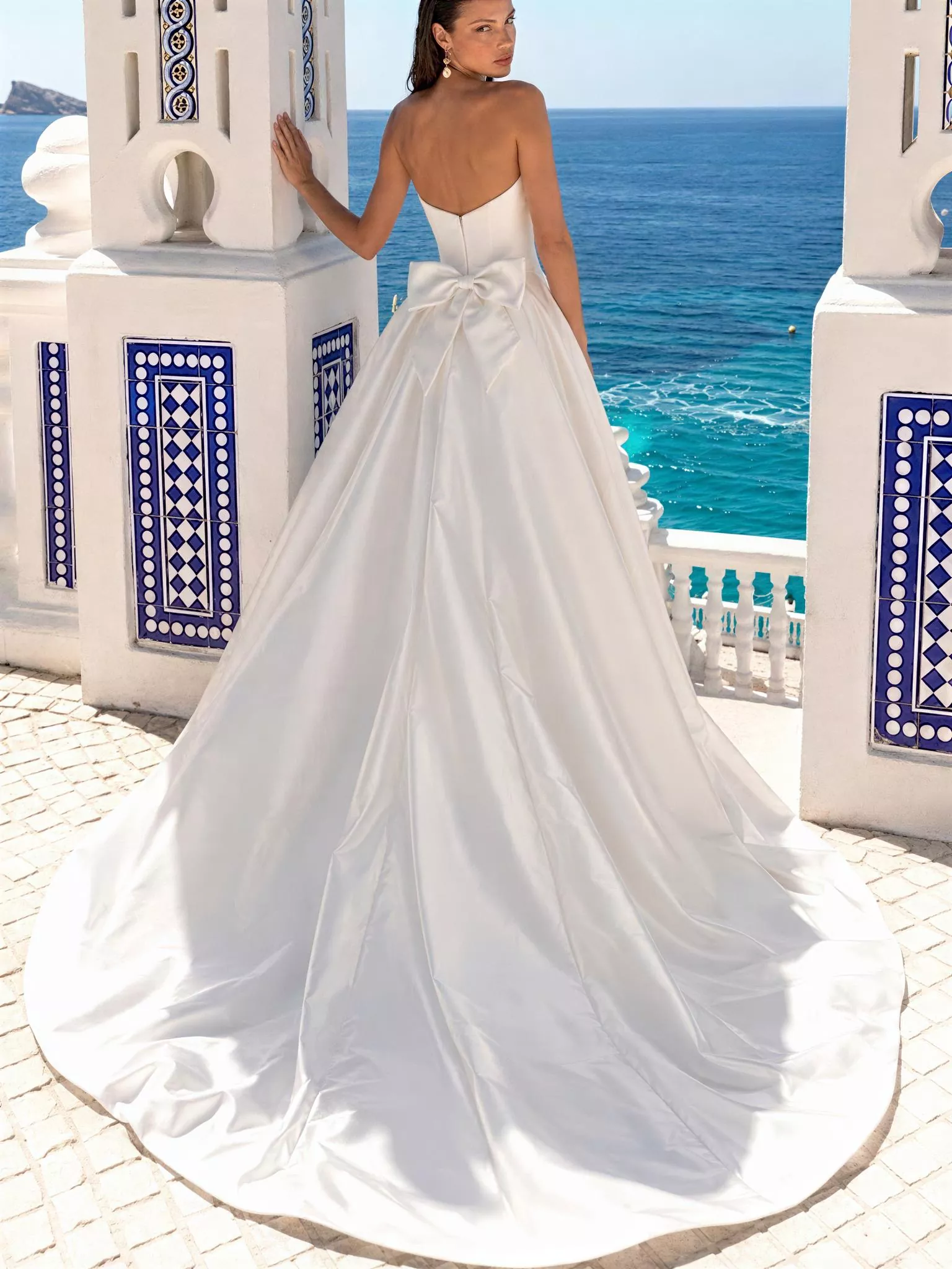 vestido-novia-aura-sedkastudio-crepé-escotecorazón-espaldaenv-sedkanovias