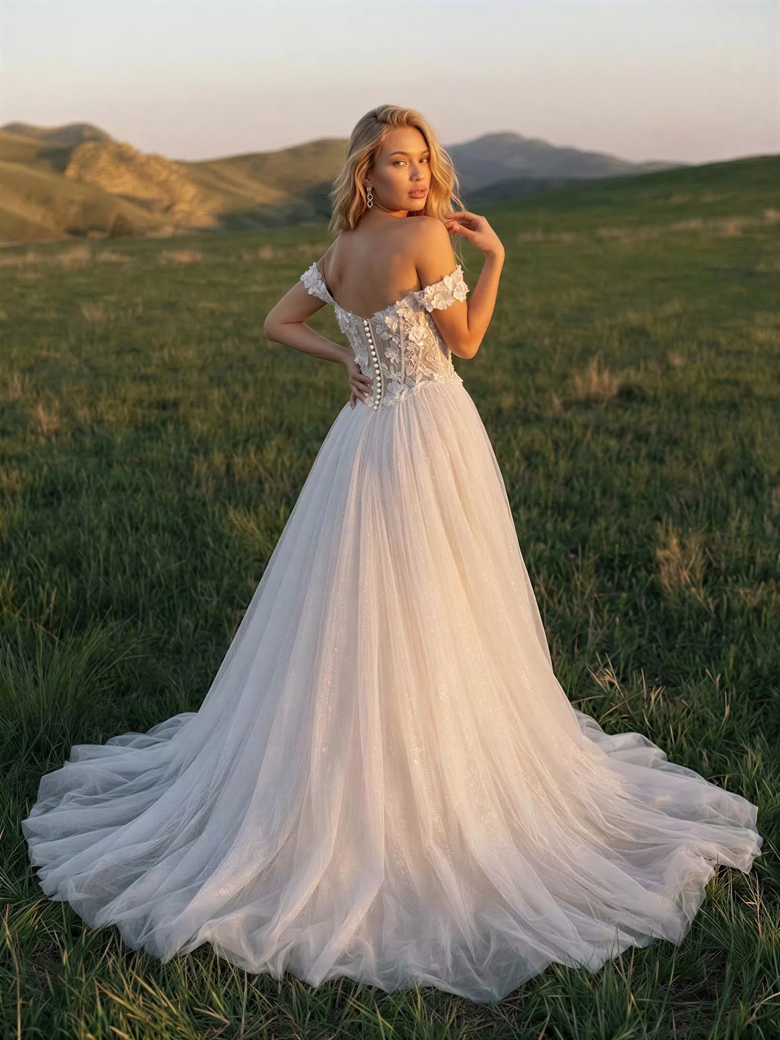 vestido-novia-adelfa-sedkaatelier-crepé-escotecorazón-espaldaenv-sedkanovias