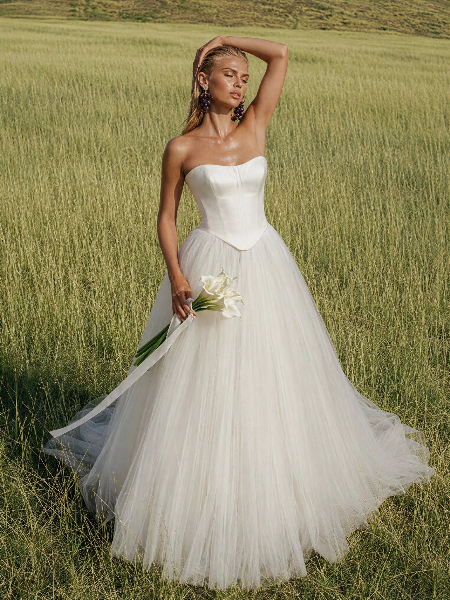 vestido-novia-aitana-sedkaatelier-crepé-escotepalabradehonor-espaldacorsé-frente-sedkanovias