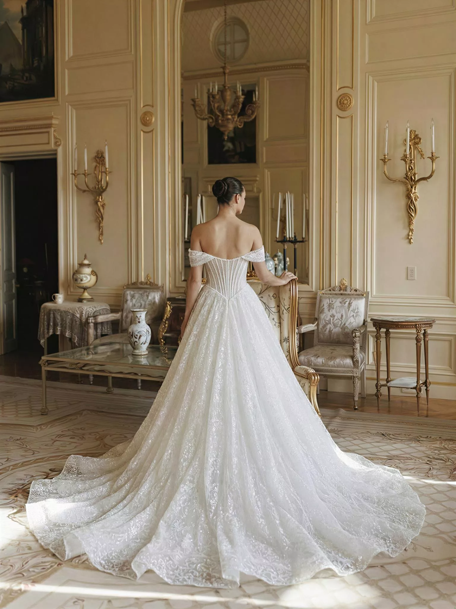 vestido-novia-alborán-sedkaatelier-crepé-escotecorazón-espaldaenv-sedkanovias