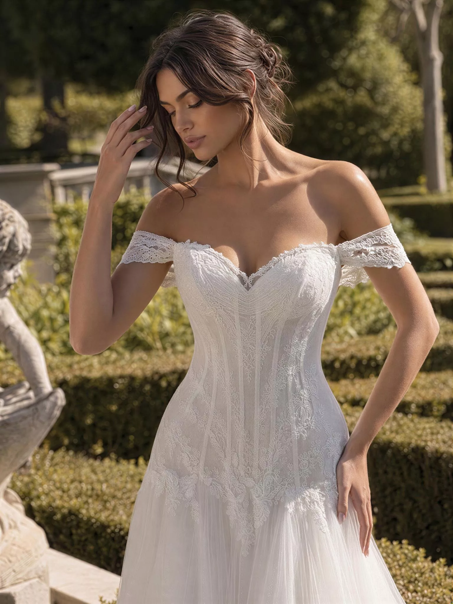 vestido-novia-alina-sedkaatelier-encaje-escotecorazón-espaldaenv-detalle-sedkanovias