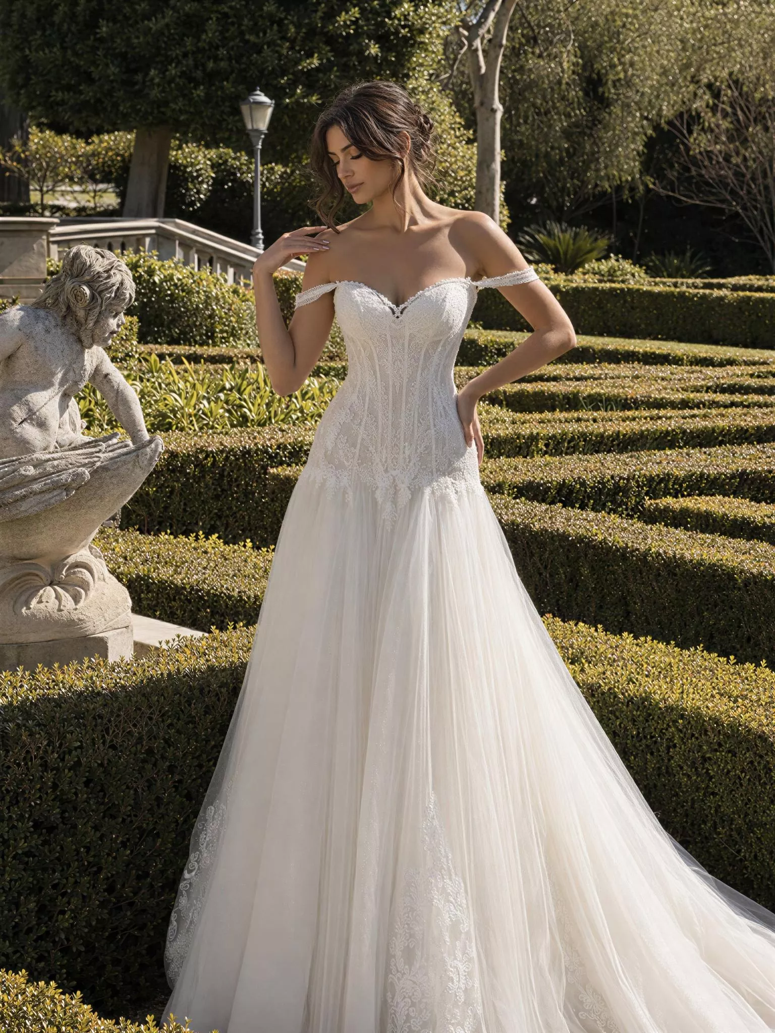 vestido-novia-alina-sedkaatelier-encaje-escotecorazón-espaldaenv-frente-sedkanovias