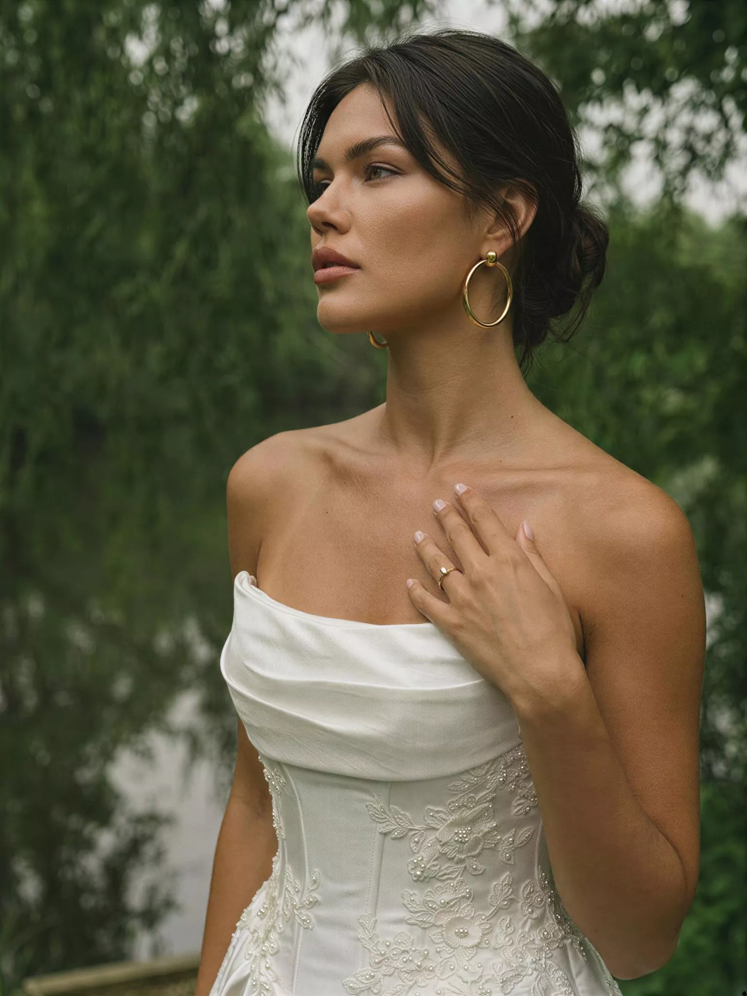 vestido-novia-azucena-sedkaatelier-crepé-escotepalabradehonor-espaldarecta-detalle-sedkanovias