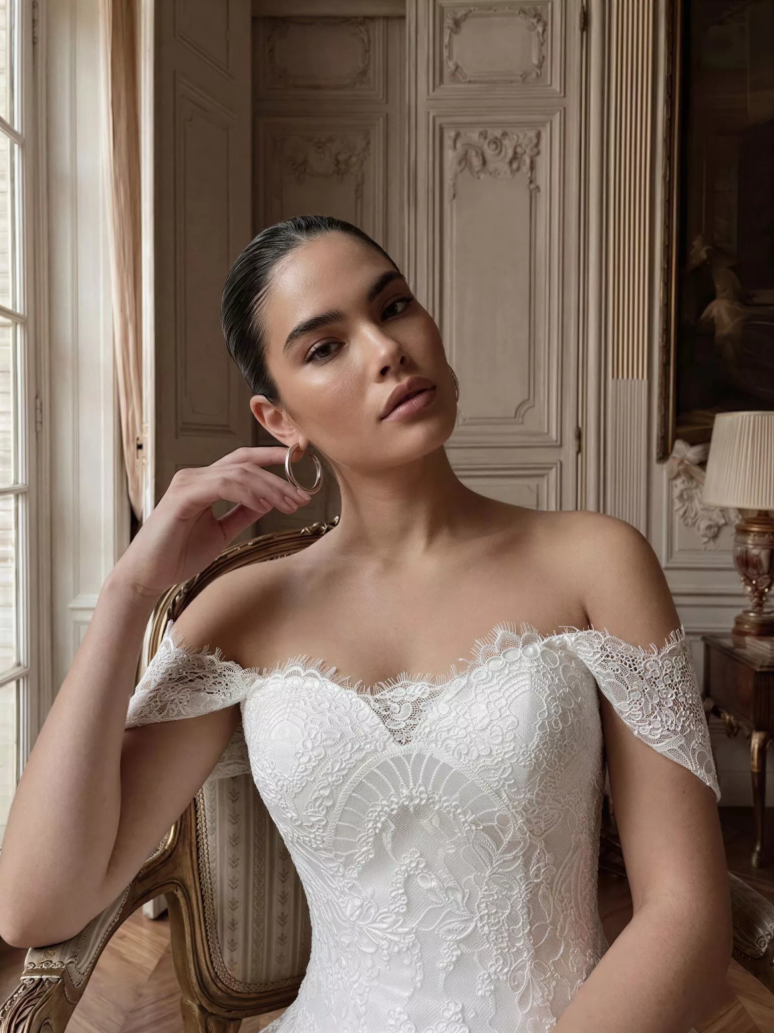 vestido-novia-cobalto-sedkaatelier-crepé-escotecorazón-espaldaenv-detalle-sedkanovias