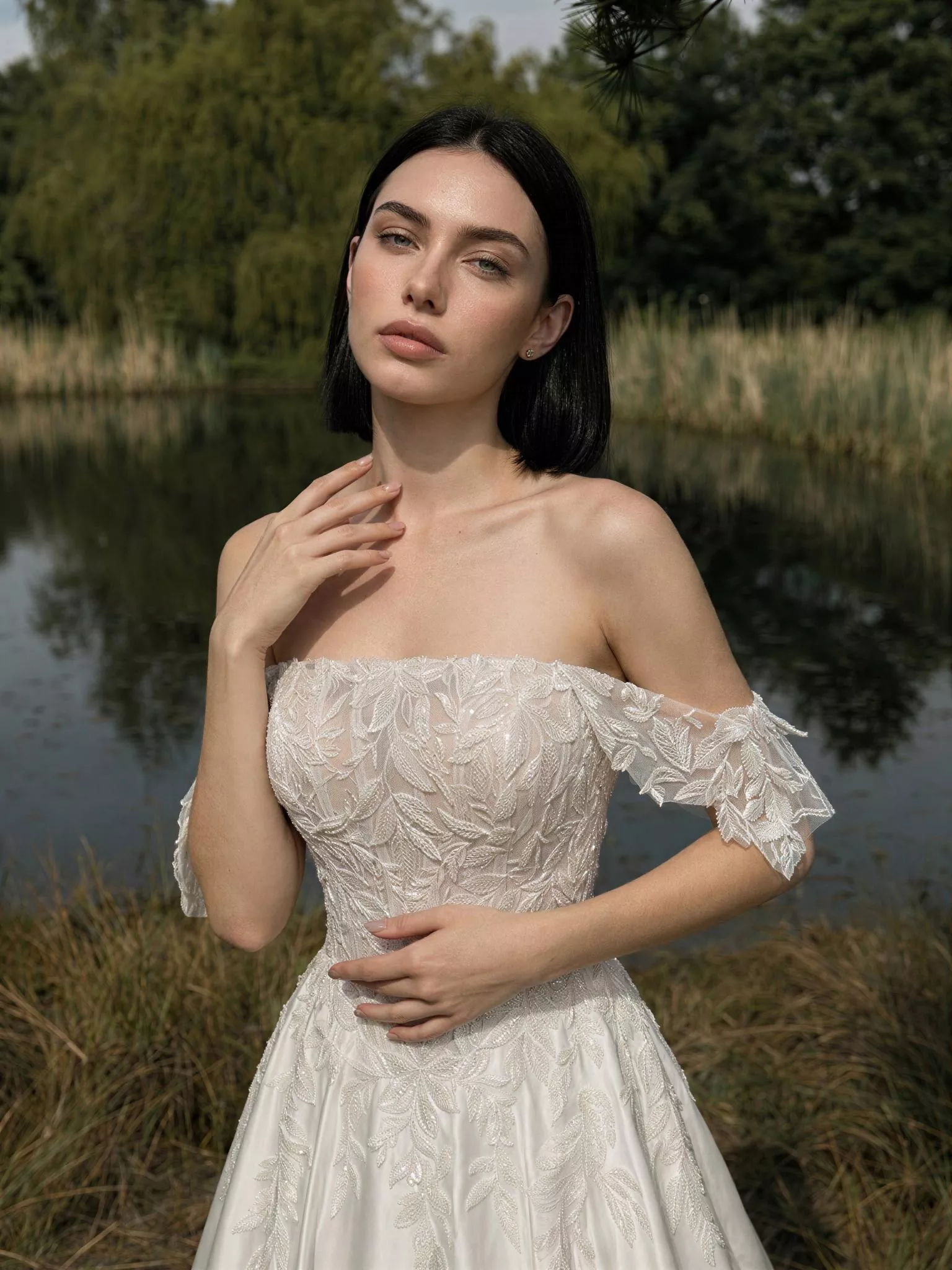 vestido-novia-cumbre-sedkaatelier-encaje-escotepalabradehonor-espaldaenv-cerca-sedkanovias