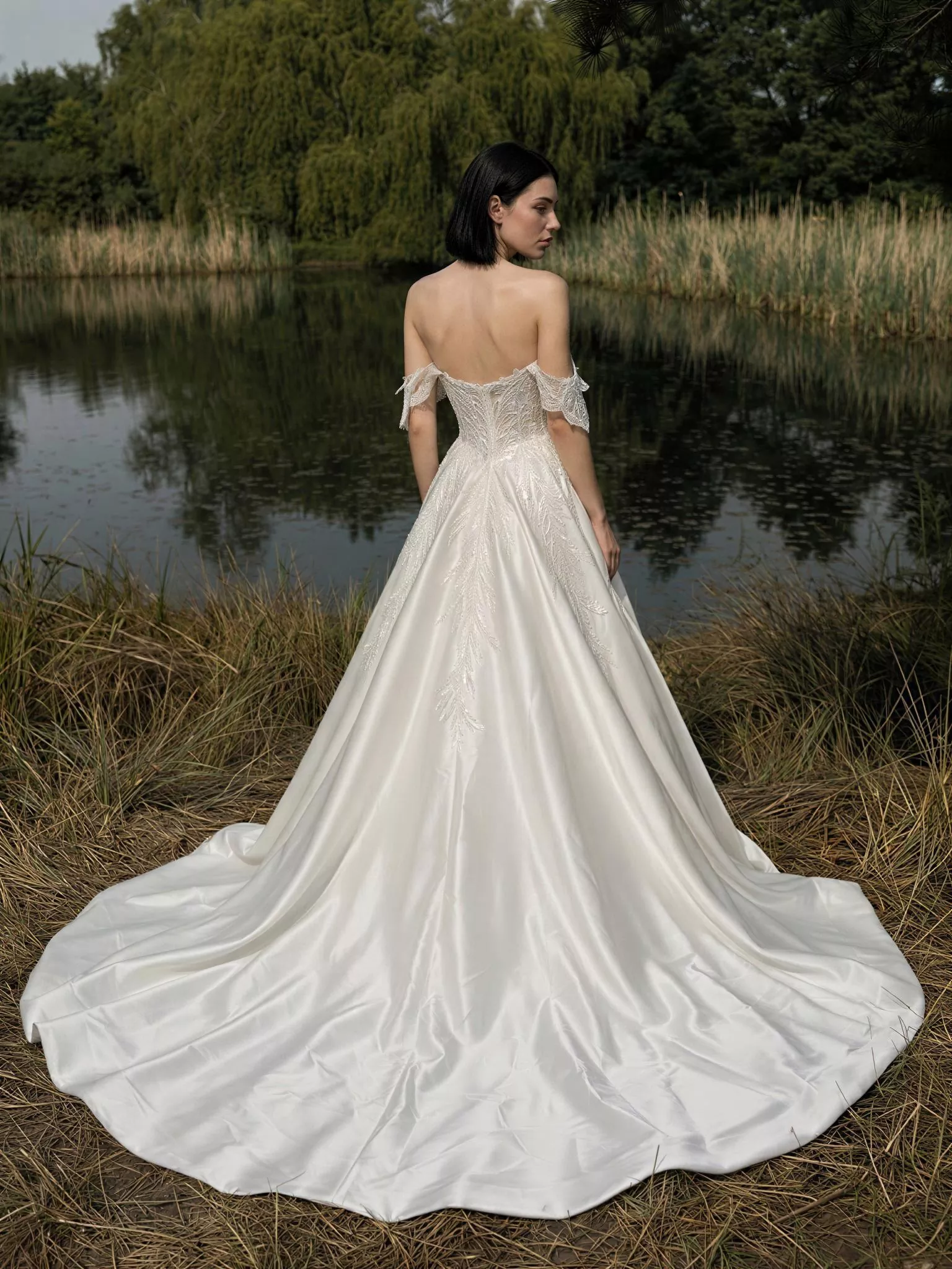 vestido-novia-cumbre-sedkaatelier-encaje-escotepalabradehonor-espaldaenv-sedkanovias