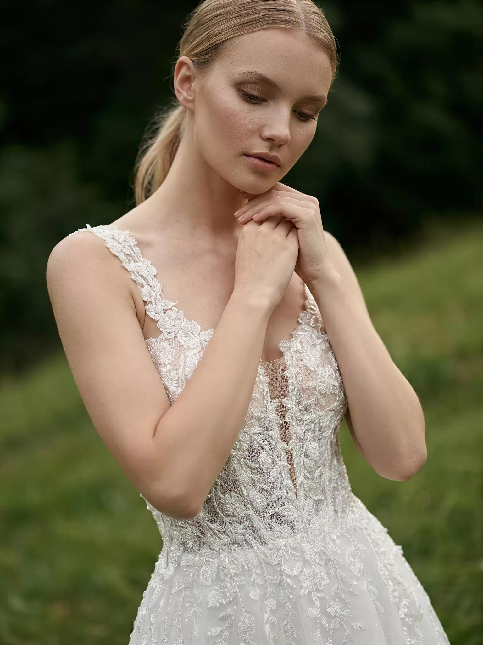 vestido-novia-flama-sedkaatelier-encaje-escoteenv-espaldaabierta-detalle-sedkanovias