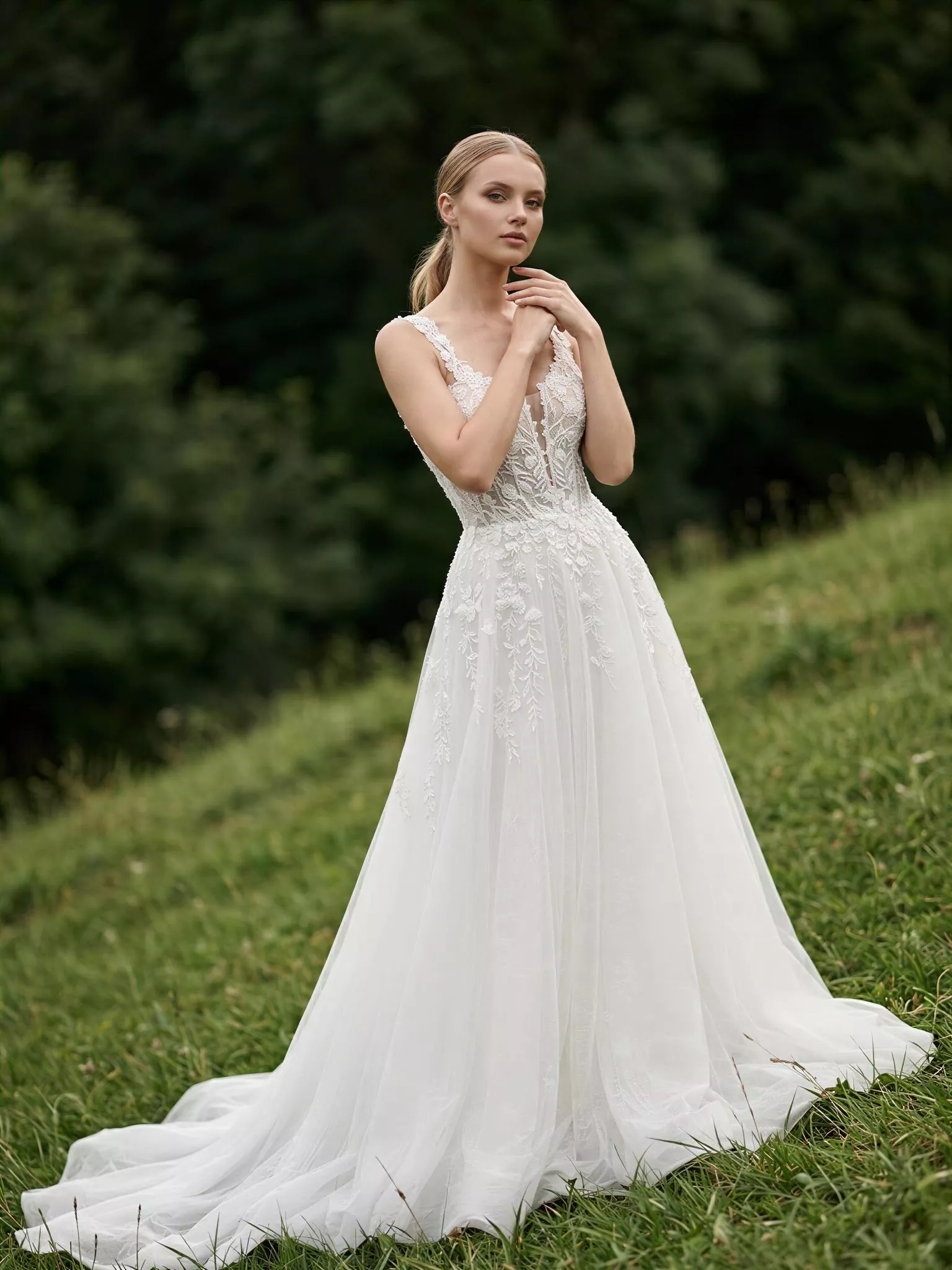 vestido-novia-flama-sedkaatelier-encaje-escoteenv-espaldaabierta-frente-sedkanovias