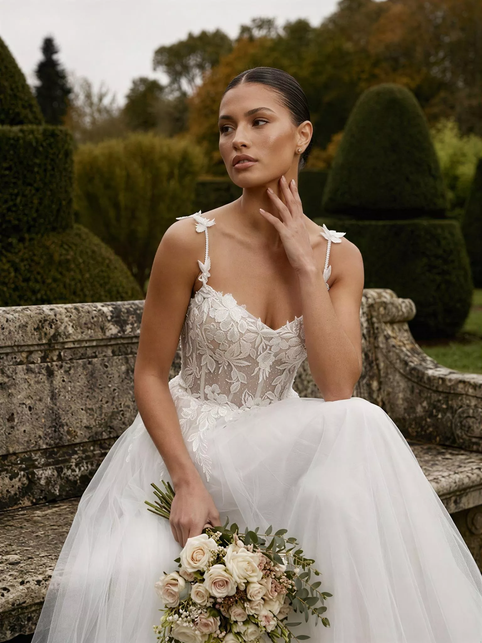 vestido-novia-gaia-sedkaatelier-encaje-escotecorazón-espaldarecta-detalle-sedkanovias