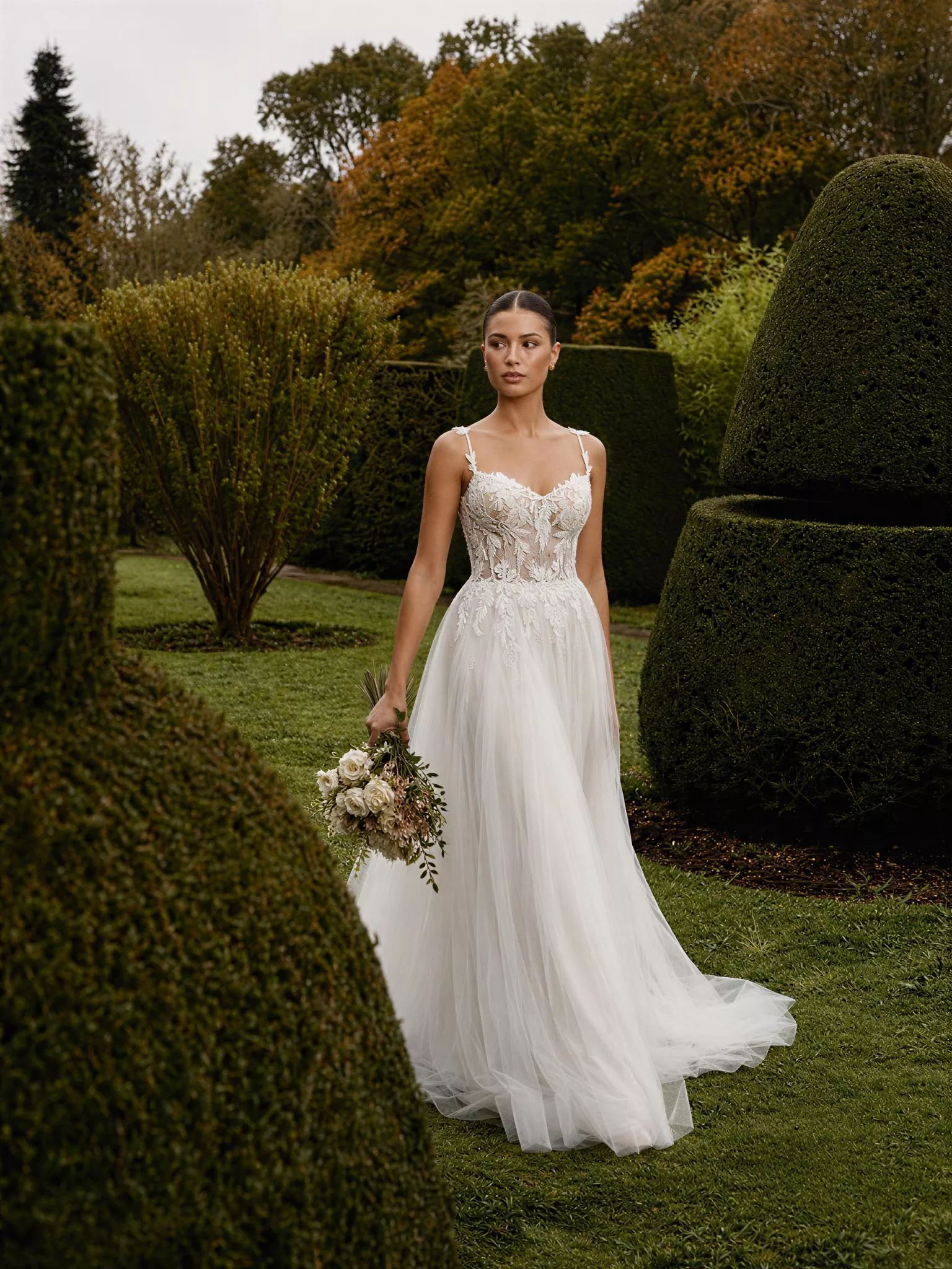 vestido-novia-gaia-sedkaatelier-encaje-escotecorazón-espaldarecta-frente-sedkanovias