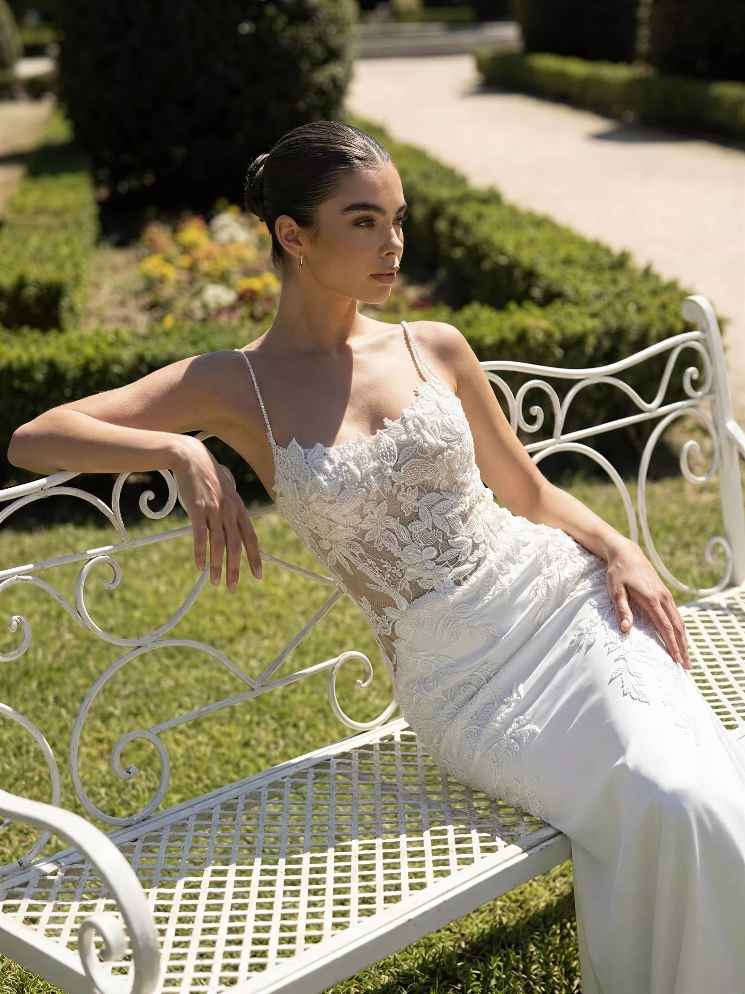 vestido-novia-iris-sedkaatelier-encaje-escoterecto-espaldarecta-editorial-sedkanovias