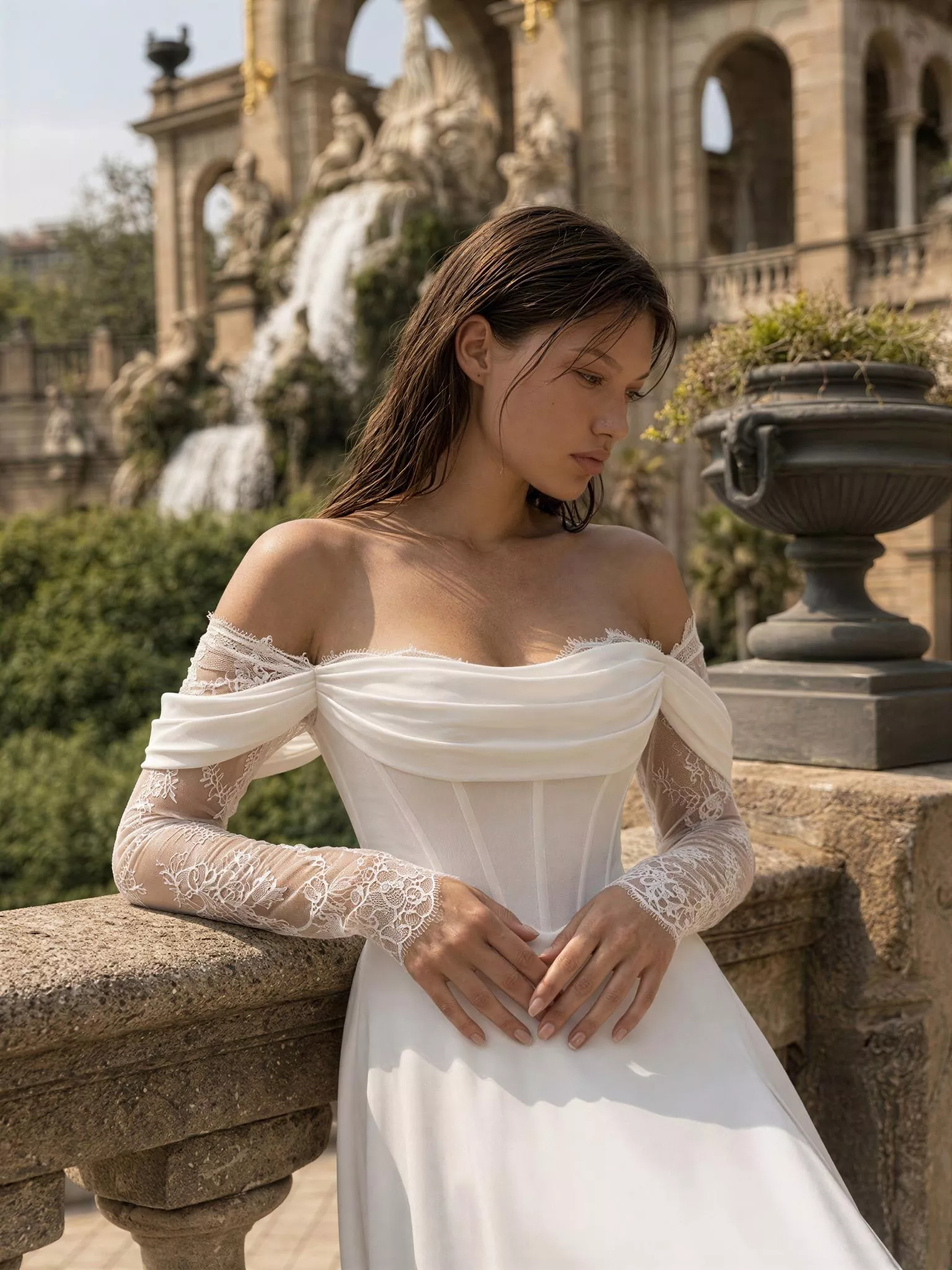 vestido-novia-itara-sedkaatelier-crepé-escotedrapeado-espaldacorsé-detalle-sedkanovias