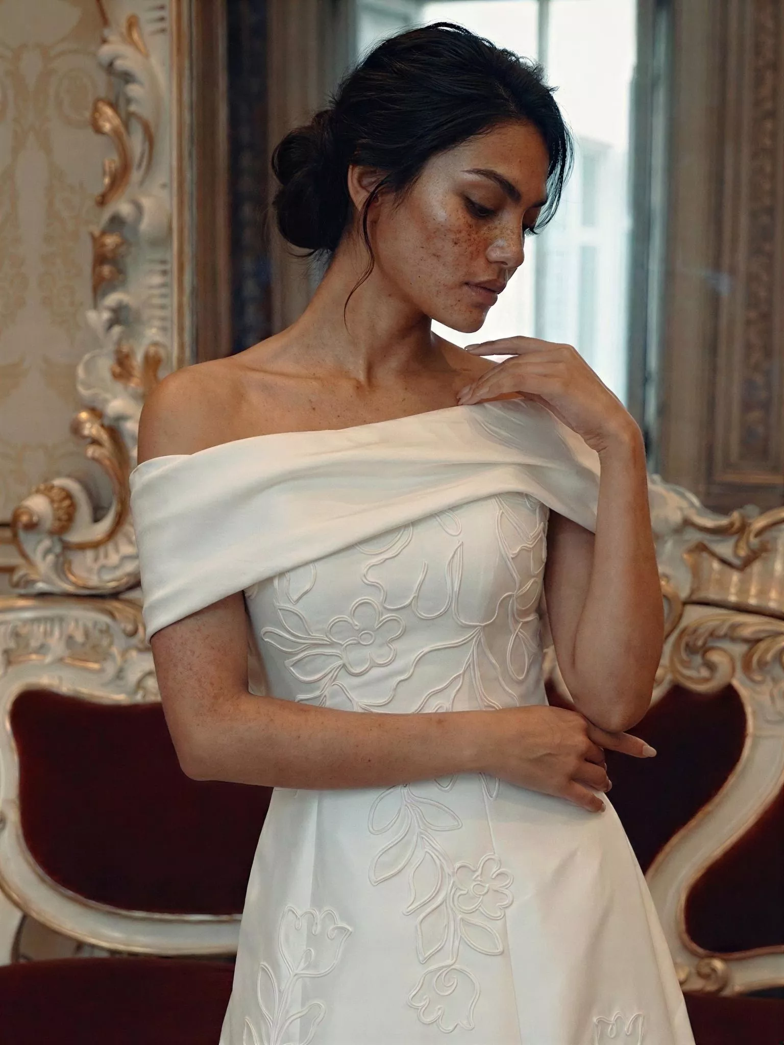 vestido-novia-itara-sedkaatelier-crepé-escotepalabradehonor-espaldapalabradehonor-detalle-sedkanovias