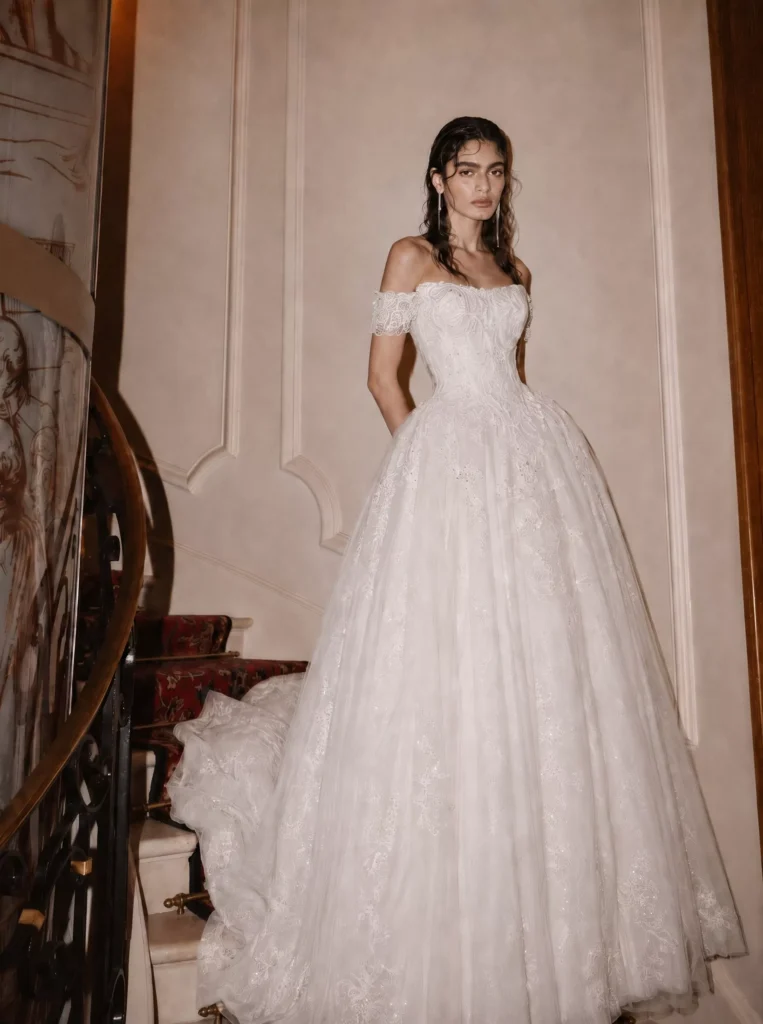 vestido-novia-luz-sedkacouture-encaje-escoterecto-espaldaenv-frente-sedkanovias