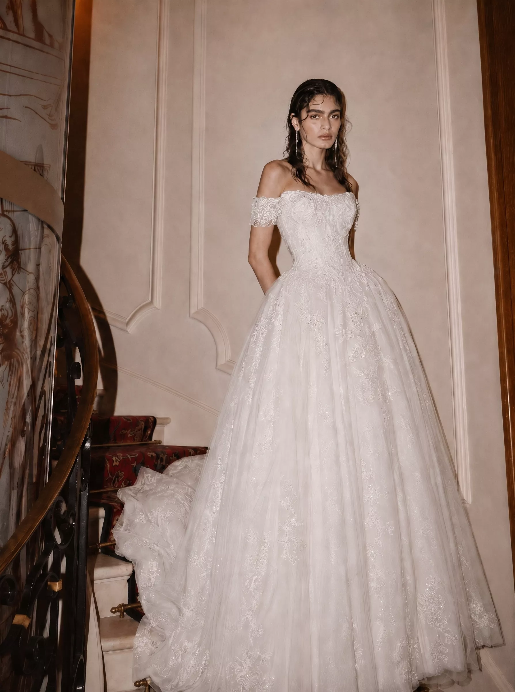 vestido-novia-luz-sedkacouture-encaje-escoterecto-espaldaenv-frente-sedkanovias
