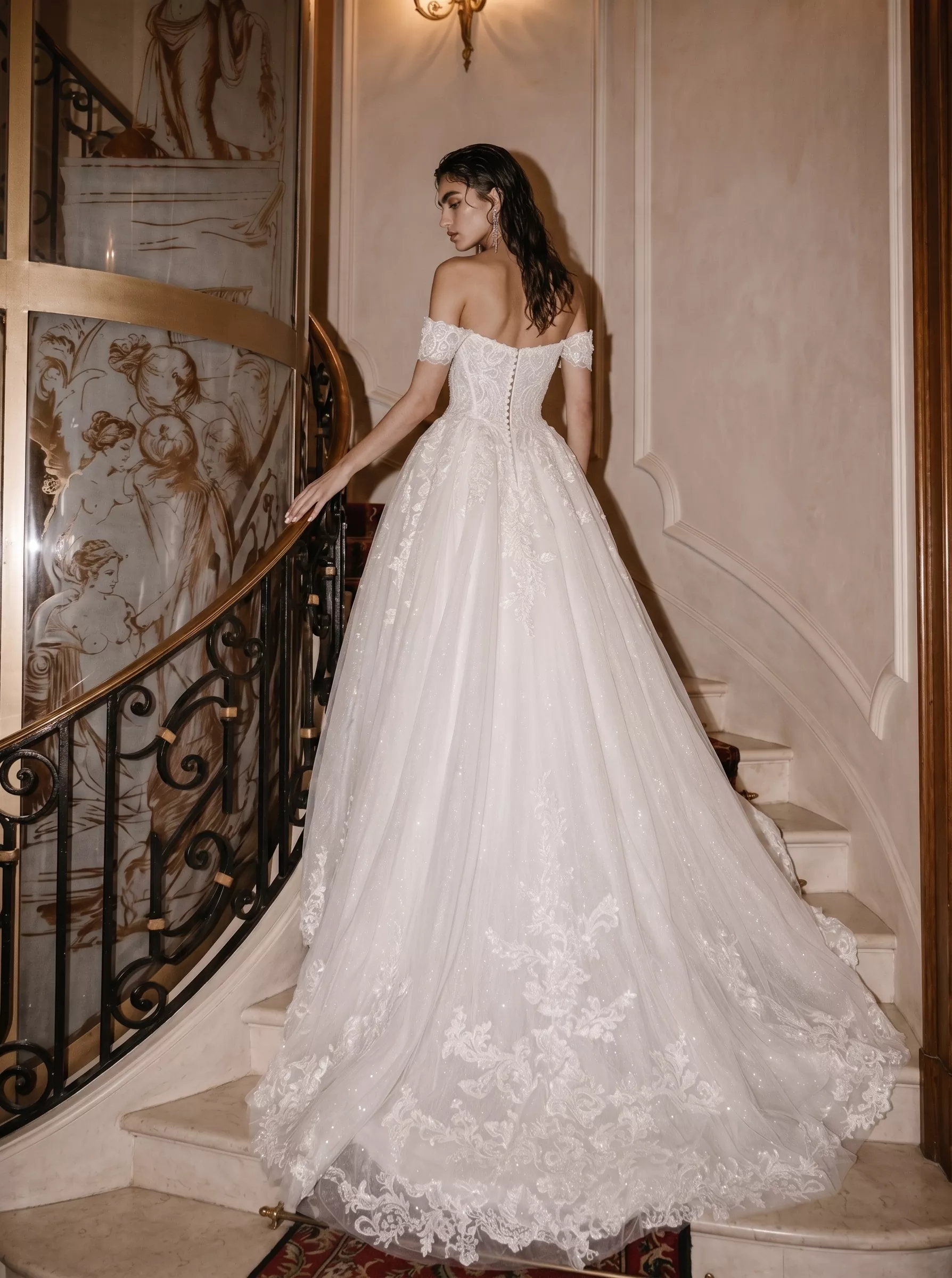 vestido-novia-luz-sedkacouture-encaje-escoterecto-espaldaenv-sedkanovias