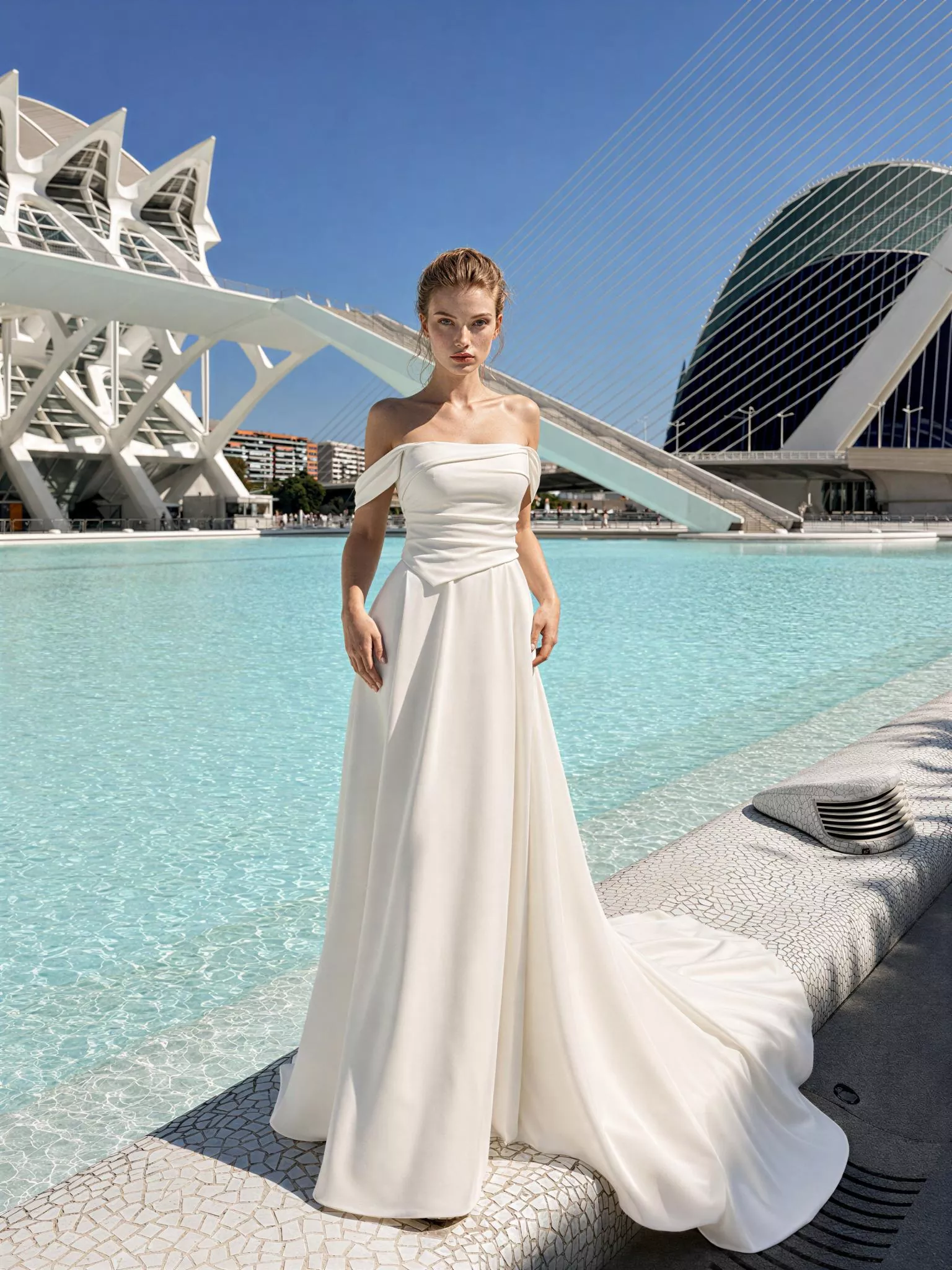 vestido-novia-mariangeles-sedkaatelier-escotepalabradehonor-espaldaenv-editoirial-sedkanovias