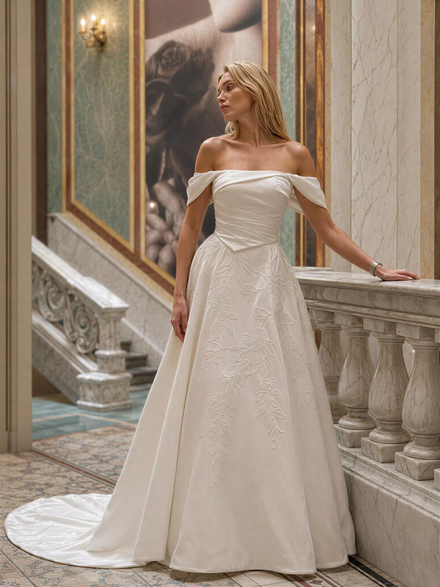 vestido-novia-mistral-sedkaatelier-escotepalabradehonor-espaldaenv-frente-sedkanovias