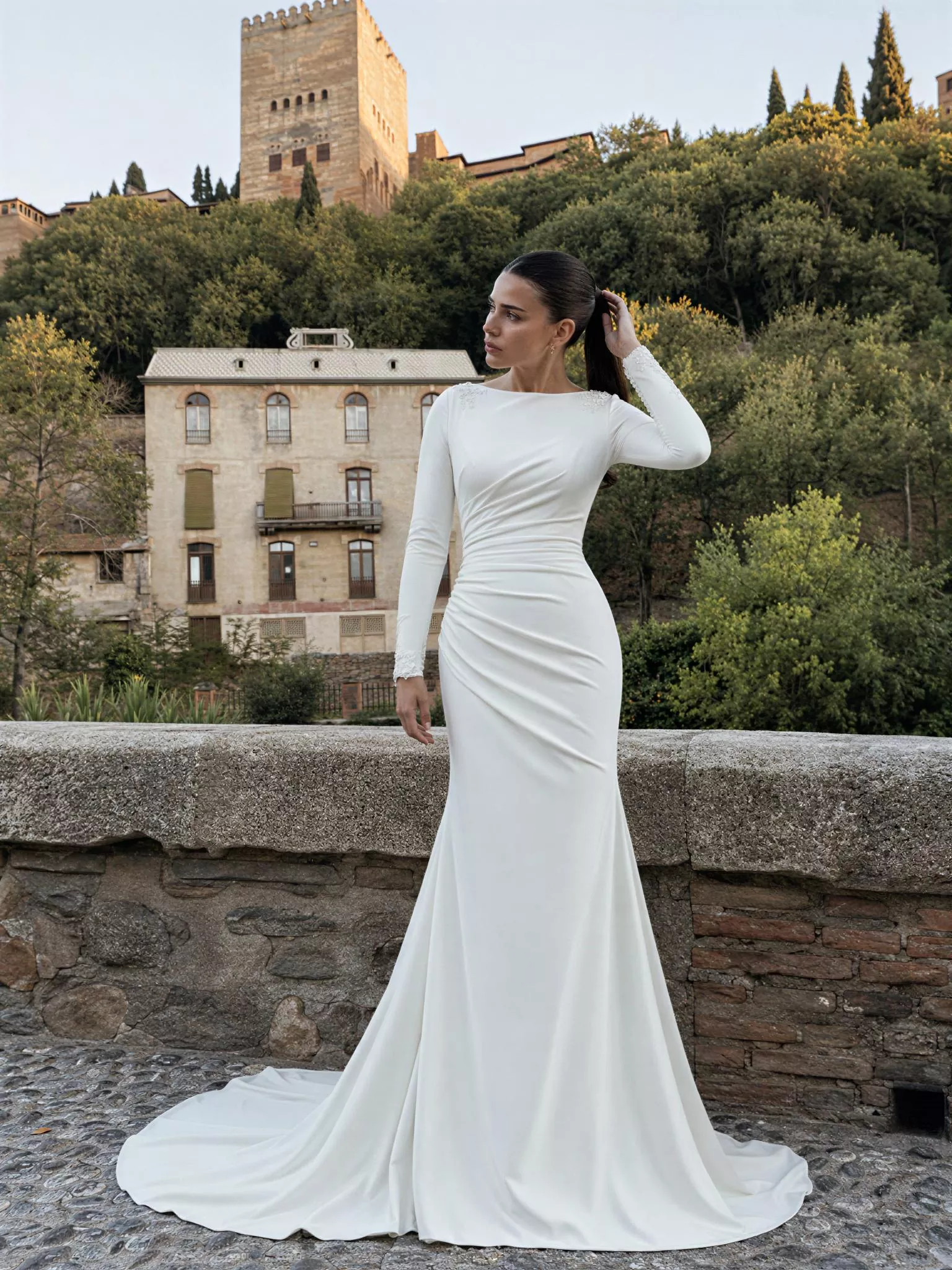 vestido-novia-ocre-sedkaatelier-escotecerrado-espaldaenv-editorial-sedkanovias
