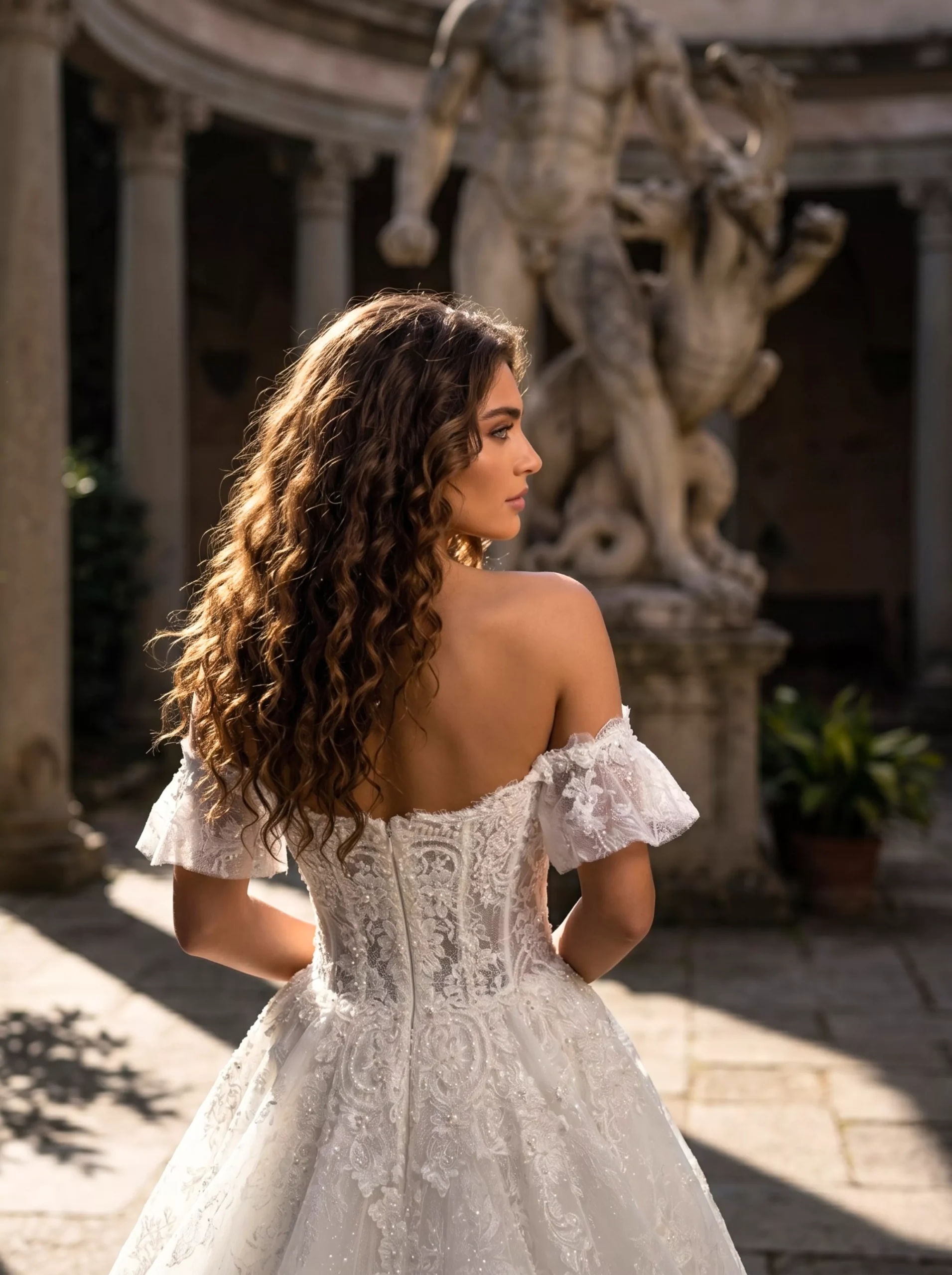 vestido-novia-palma-sedkacouture-crepé-escotecorazón-espaldaenv-detallespalda-sedkanovias
