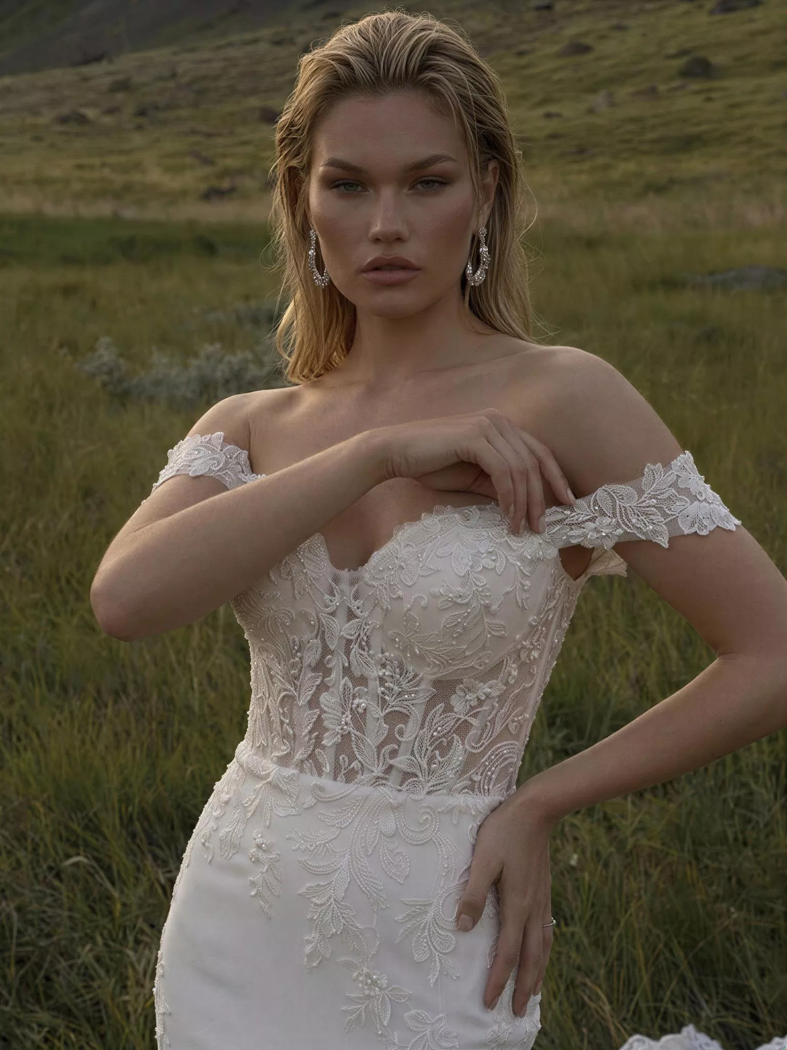 vestido-novia-silia-sedkaatelier-escotecorazón-espaldaenv-detalle-sedkanovias