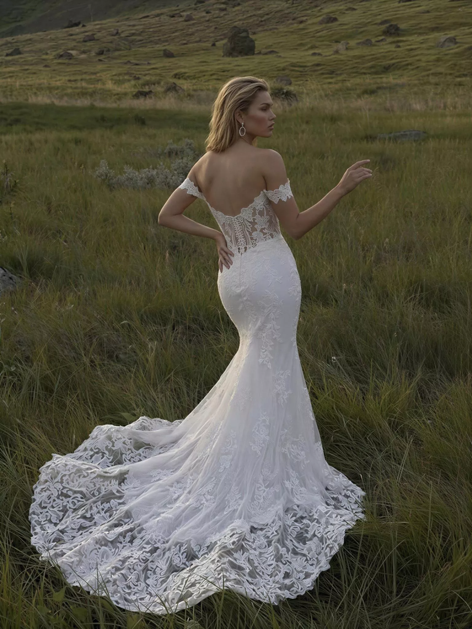 vestido-novia-silia-sedkaatelier-escotecorazón-espaldaenv-sedkanovias