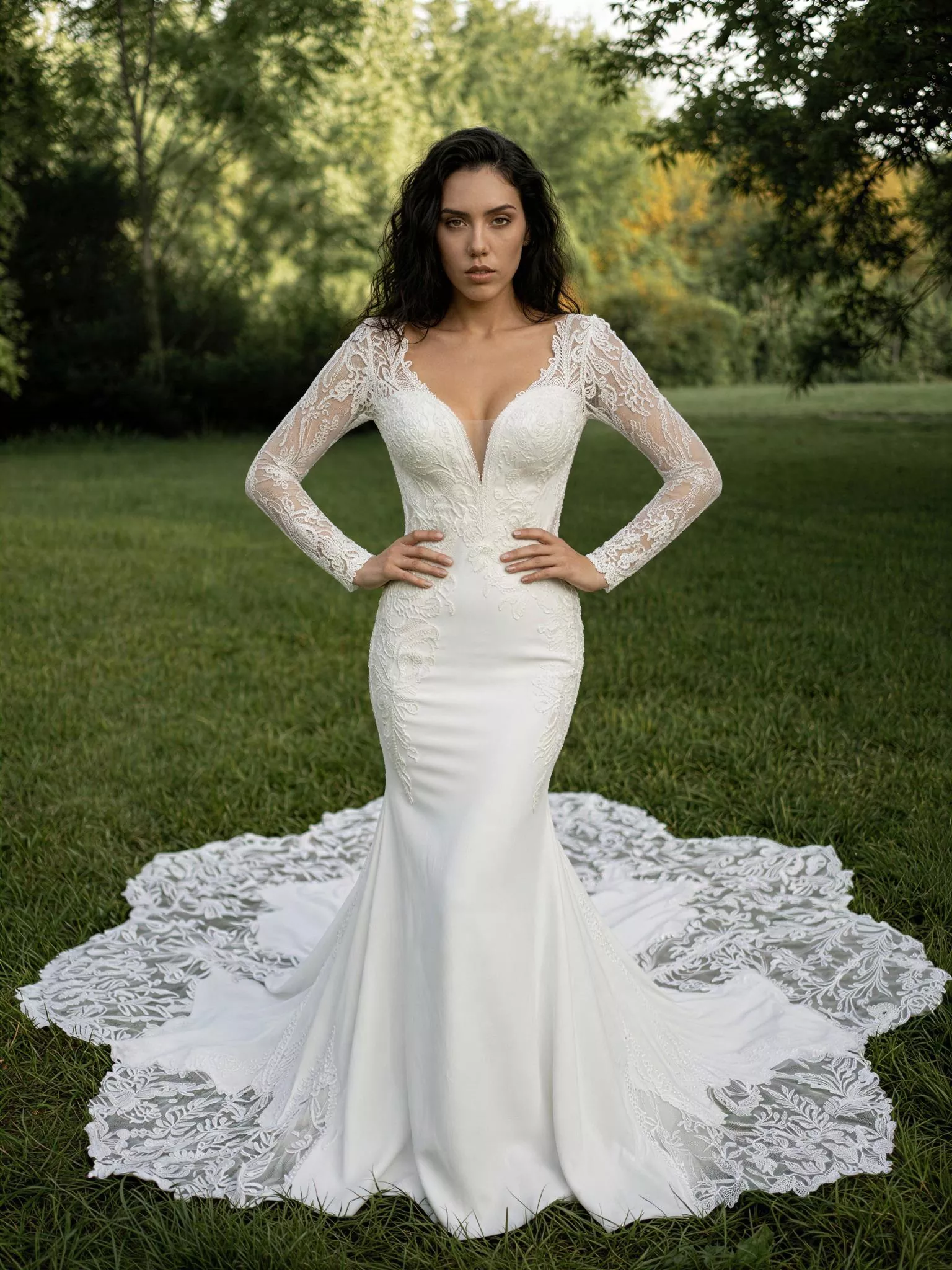 vestido-novia-toulouse-sedkaatelier-escoteenv-espaldaenu-frente-sedkanovias
