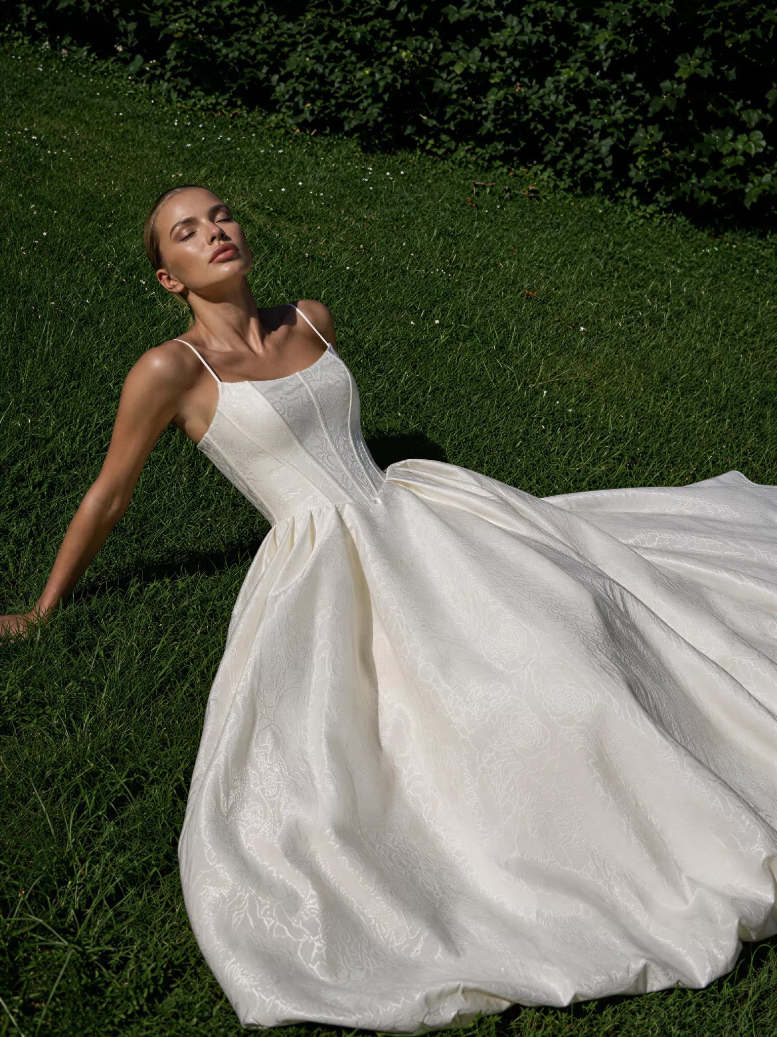 vestido-novia-verdial-sedkaatelier-escoterecto-espaldarecta-editorial-sedkanovias