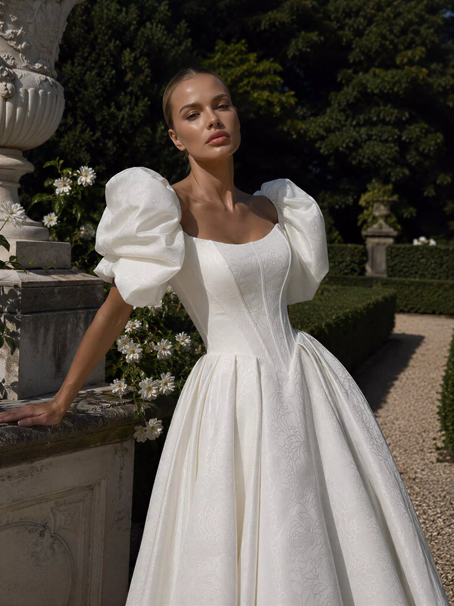 vestido-novia-verdial-sedkaatelier-escoterecto-espaldarecta-frentemanguitos-sedkanovias