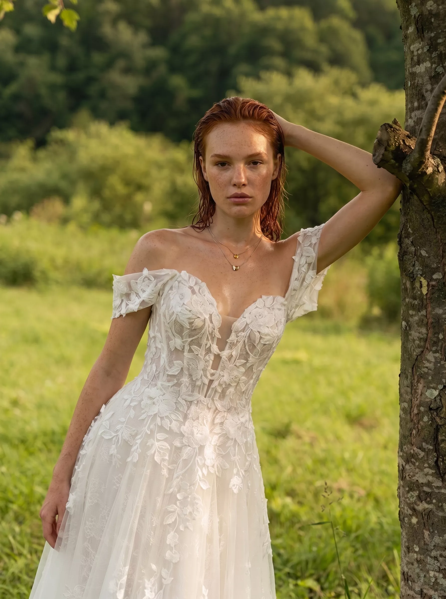 vestido-novia-violeta-sedkaatelier-escotecorazón-espaldarecta-detalle-sedkanovias