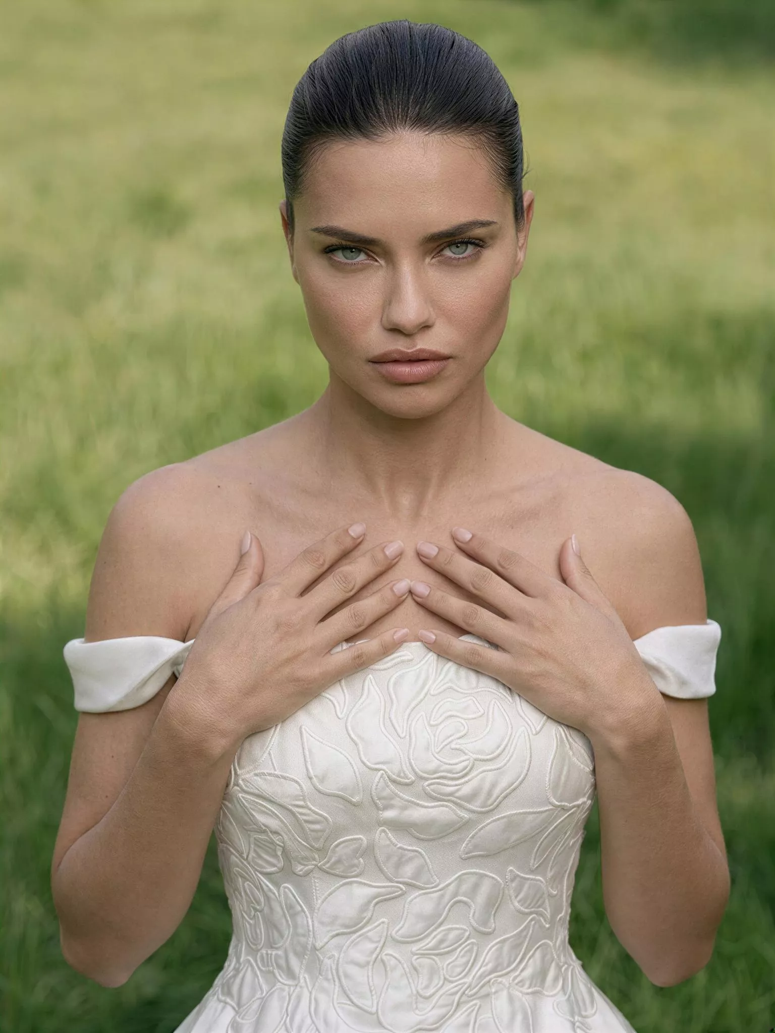 vestido-novia-xaloc-sedkaatelier-escotepalabradehonor-espaldarecta-detalle-sedkanovias